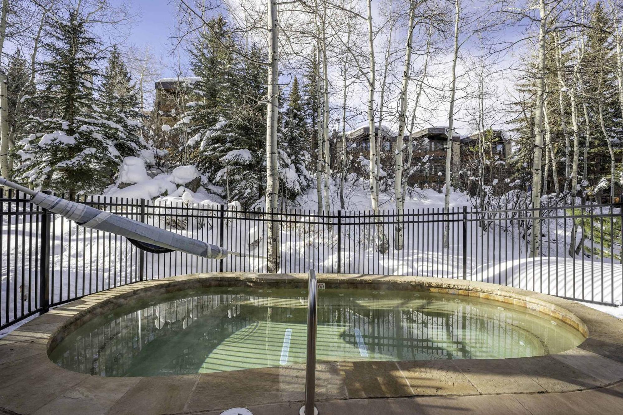 Renovated 2 Bedroom Condo W Hot Tub -Mountain Views! สโนว์แมส วิลเลจ ภายนอก รูปภาพ