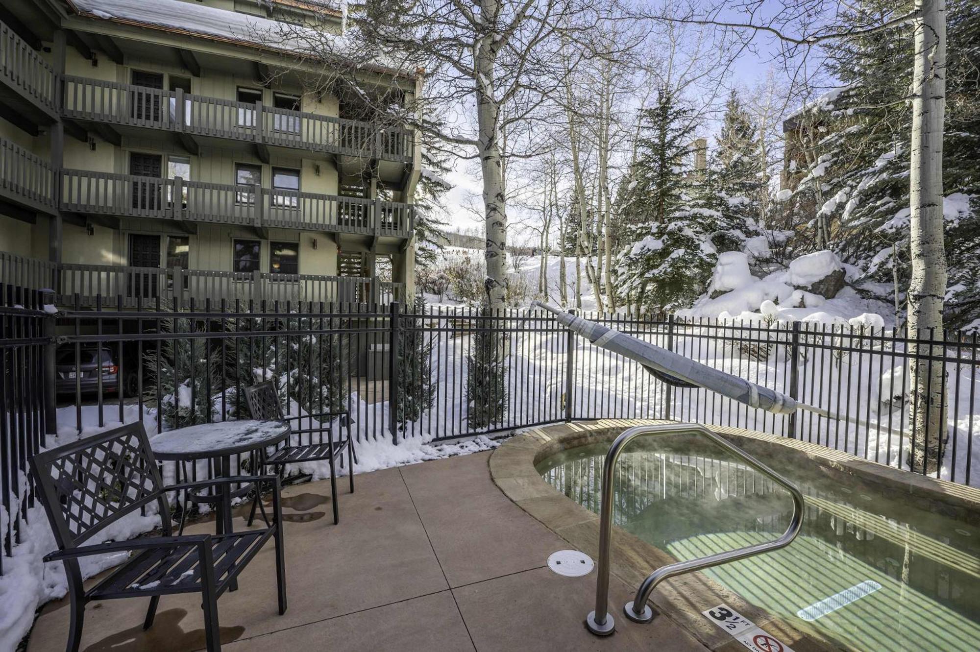 Renovated 2 Bedroom Condo W Hot Tub -Mountain Views! สโนว์แมส วิลเลจ ภายนอก รูปภาพ