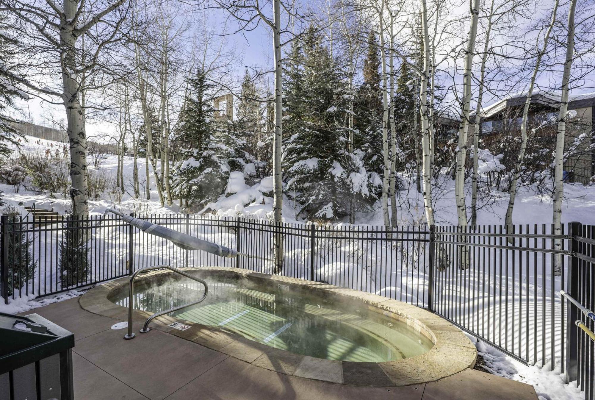 Renovated 2 Bedroom Condo W Hot Tub -Mountain Views! สโนว์แมส วิลเลจ ภายนอก รูปภาพ