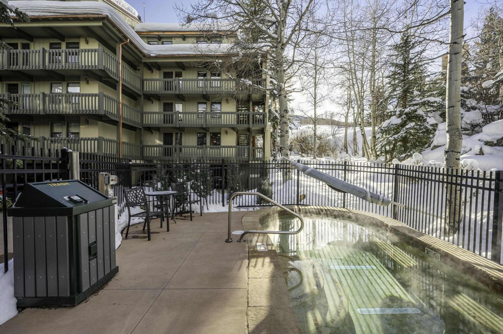 Renovated 2 Bedroom Condo W Hot Tub -Mountain Views! สโนว์แมส วิลเลจ ภายนอก รูปภาพ